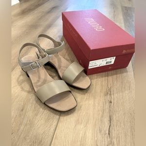 NWT MUNRO Nicolette Sandal. Brand New Never Worn!✨